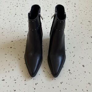 💘 PAIGE - GISELLE POINTED TOE STUDDED BOOTIES